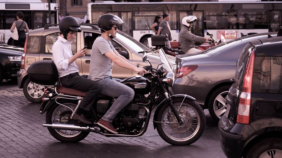 motocyklista korek skuter motocykl