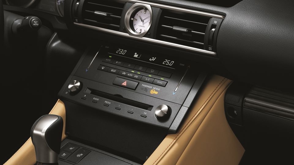 Lexus RC 200t 2016 audio radio klimatyzacja