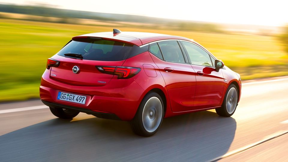 Opel Astra V 2016 droga słońce