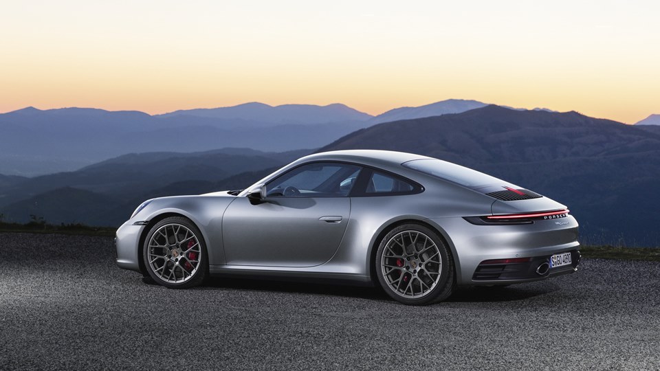 Nowe Porsche 911 992 ma większą moc, osiągi i nowe klamki